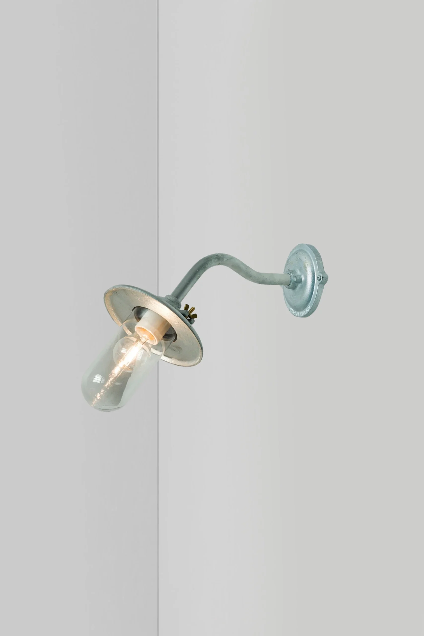 Exterior Bracket Light, Canted, 7685